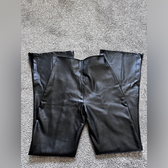 NWT ABERCROMBIE & FITCH Vegan leather flare leg split hem pants Black Small - Picture 8 of 10